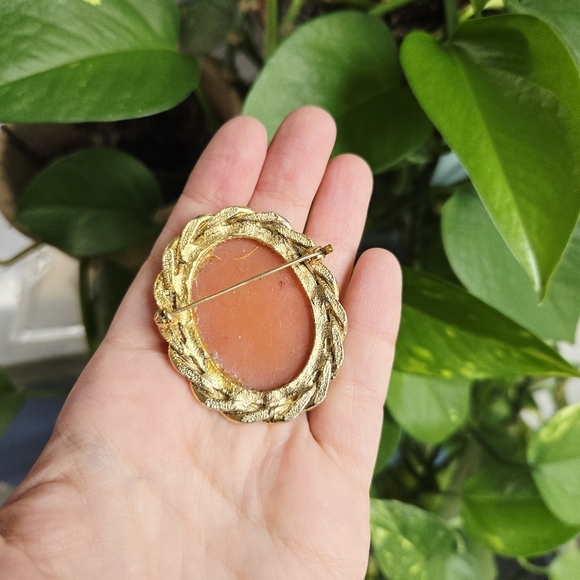 Vintage Gold Cameo Lapel Brooch Pin
